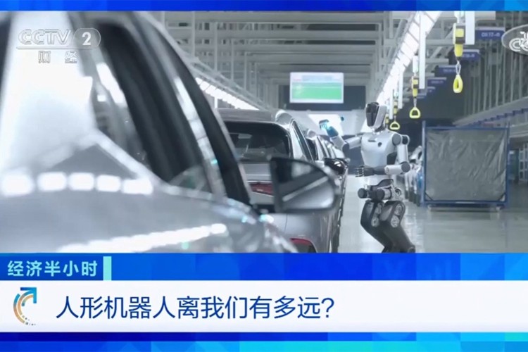 中央电视台《经济半小时》栏目对Galaxy银河机器人的专题报道